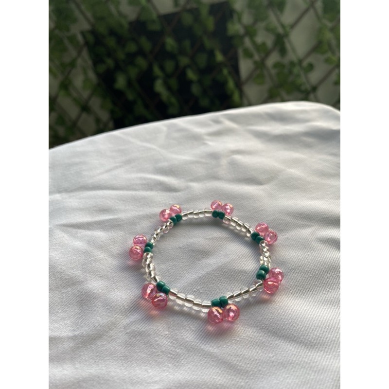 Sister’s Thing Studio   Crystal Cherry Bracelet   กำไลข้อมือลูกปัดคริสตัลลายเชอร์รี่ (ยืดได้)