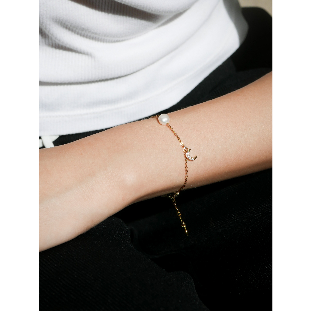 Valleydarley - สร้อยข้อมือ love you to the moon and back bracelet