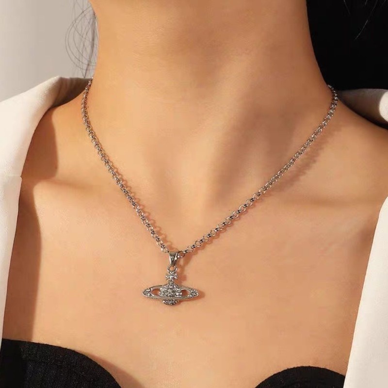 Vivienne Westwood สร้อยคอโซ่ จี้ดาวเสาร์ ดาวเคราะห์ คลาสสิก วางซ้อนกันได้ สําหรับผู้หญิง