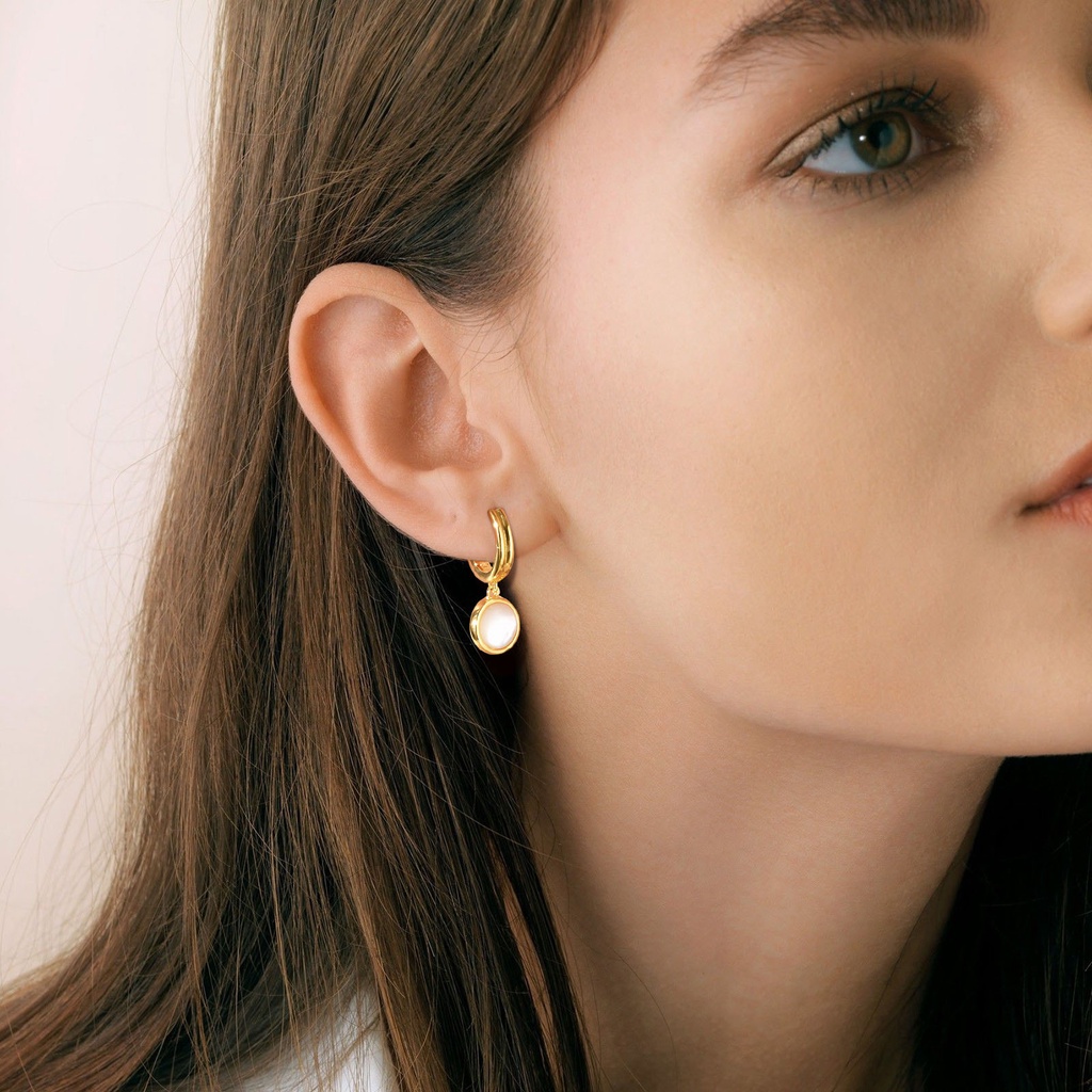 Vnox Gold Plated Shell Drop Earring for Women, Round Hypoallergenic Elegant Chic Small Hoop Earrings