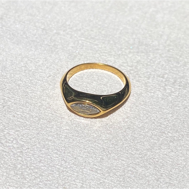 imean.store - Cat gem ring | แหวนงานไทเทเนี่ยมสีทองประดับพลอยเทียม