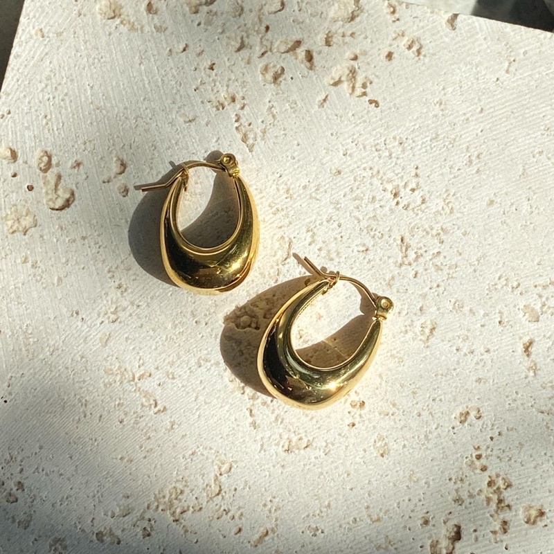 imean.store - Gorgeous gold hoops with titanium | ต่างหูห่วงงานไทเทเนี่ยมสีทอง 2 cm
