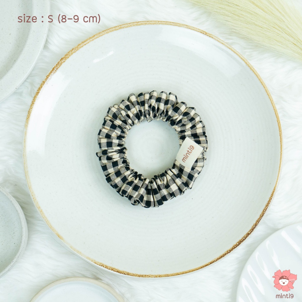 minti9 • ยางรัดผมโดนัท ลายตารางกลางสดใส สีดำ  • Scrunchies