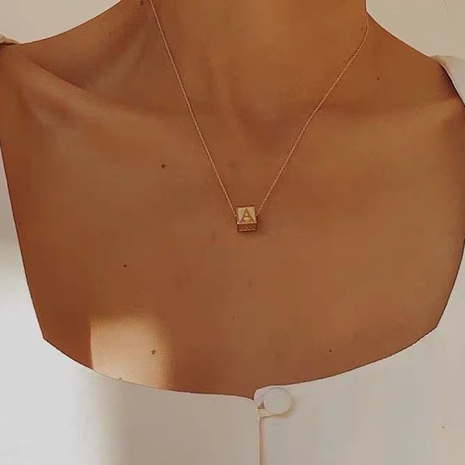 seadada สร้อยตัวอักษร A-Z สร้อยพร้อมจี้ 14k squares letter necklace