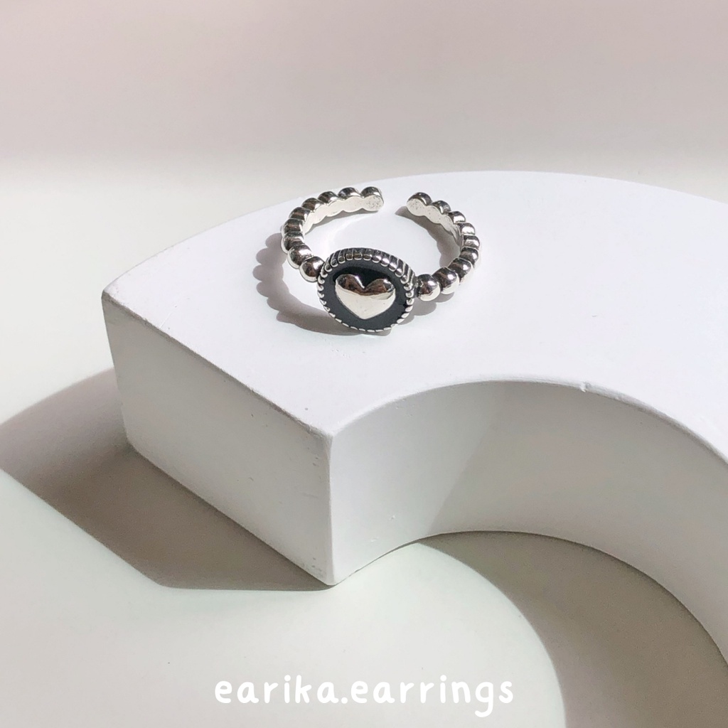 (กรอกโค้ด YAQ6E ลด 60.-) earika.earrings - midnight heart coin ring แหวนเหรียญจี้หัวใจเงินแท้ ฟรีไซส์ปรับขนาดได้