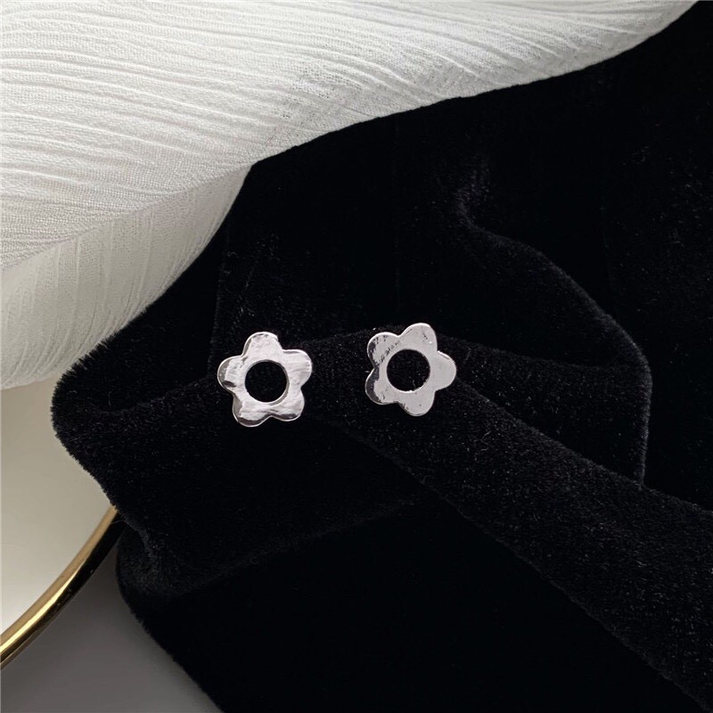 (กรอกโค้ด YAQ6E ลด 60.-) earika.earrings - silvery daisy collection รวมเครื่องประดับเงินแท้ลายเดซี่ผิวแพ้ง่ายใส่ได้