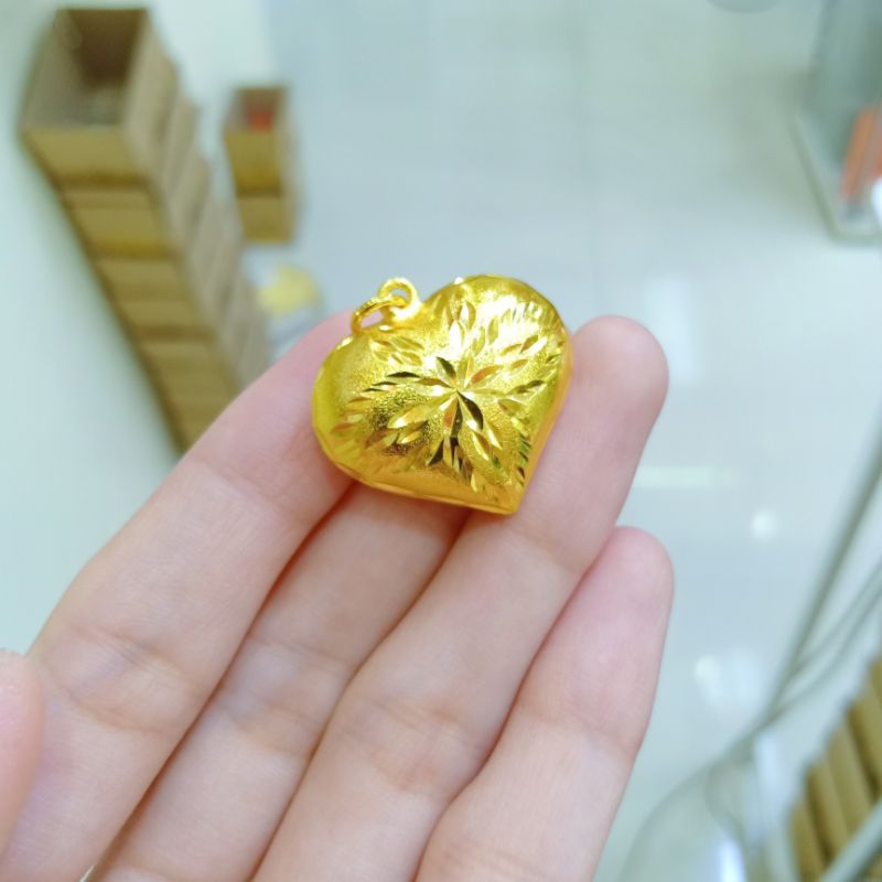 จี้หัวใจใส่กับสร้อยคอและใส่จี้ข้อมือได้อย่างสวย ประจำวัน