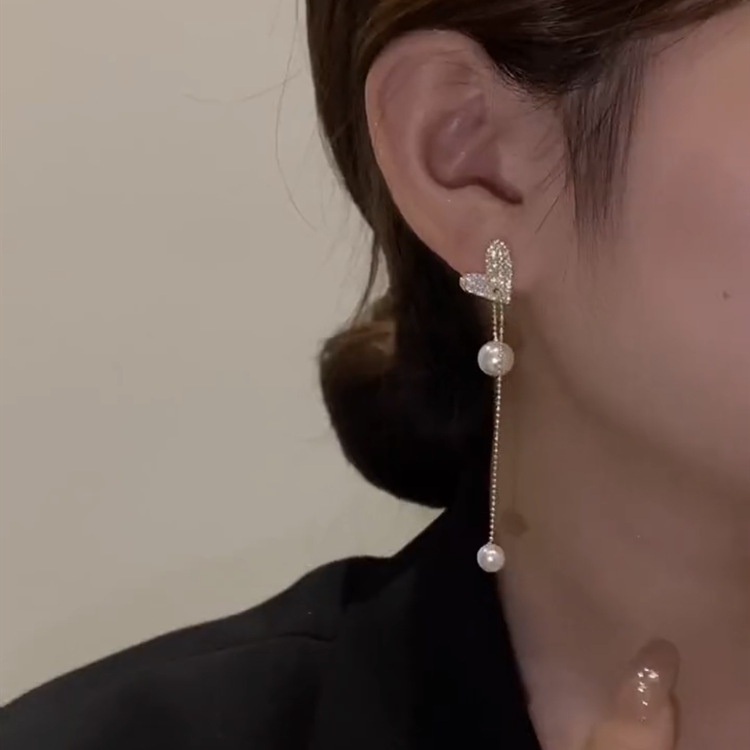 ต่างหูระย้า จี้คริสตัล รูปหัวใจ ประดับไข่มุก และโซ่โลหะ สีทอง สําหรับผู้หญิง