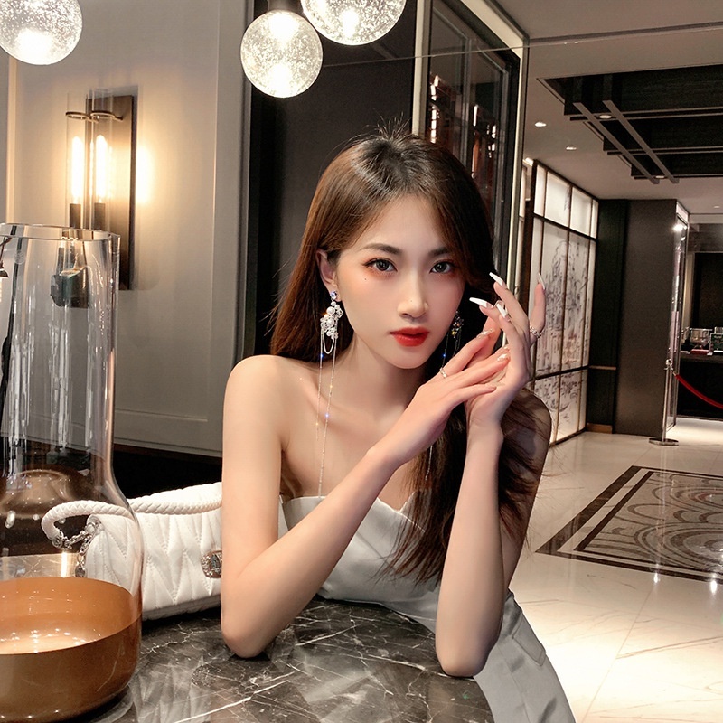 ต่างหูระย้า ประดับมุกคริสตัล สีเงิน หรูหรา เครื่องประดับแฟชั่น สําหรับผู้หญิง