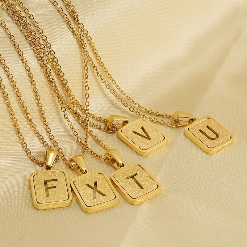 พร้อมส่ง สร้อยคอสเตนเลสสตีลพ่นทราย จี้ตัวอักษร A-Z สีทอง ชุบ18K   AZ06