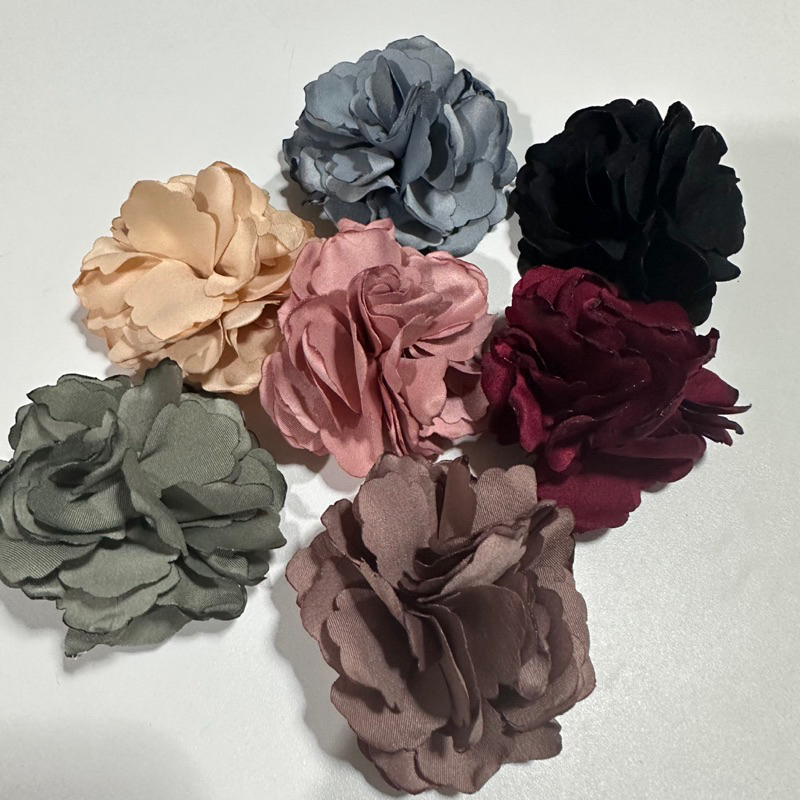 พร้อมส่ง  สร้อยคอแบบผูกเอง ดอก7cm Cloud แต่งกลีบทรงก้อนเฆม มีหลายสี