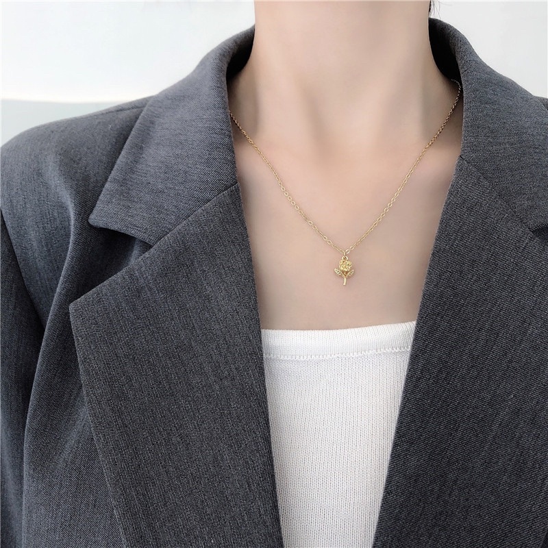 พร้อมส่งค่ะ สร้อยคอแต่งจี้กุหลาบสั้นสีทองเรียบๆน่ารัก #N0002