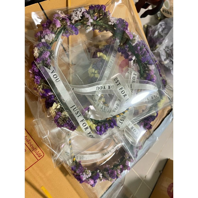 มงกุฎดอกไม้แห้ง  พร้อมส่ง ดอกสแตติส ที่ใส่หัววงกลม ปัจฉิม ของขวัญวันจบ