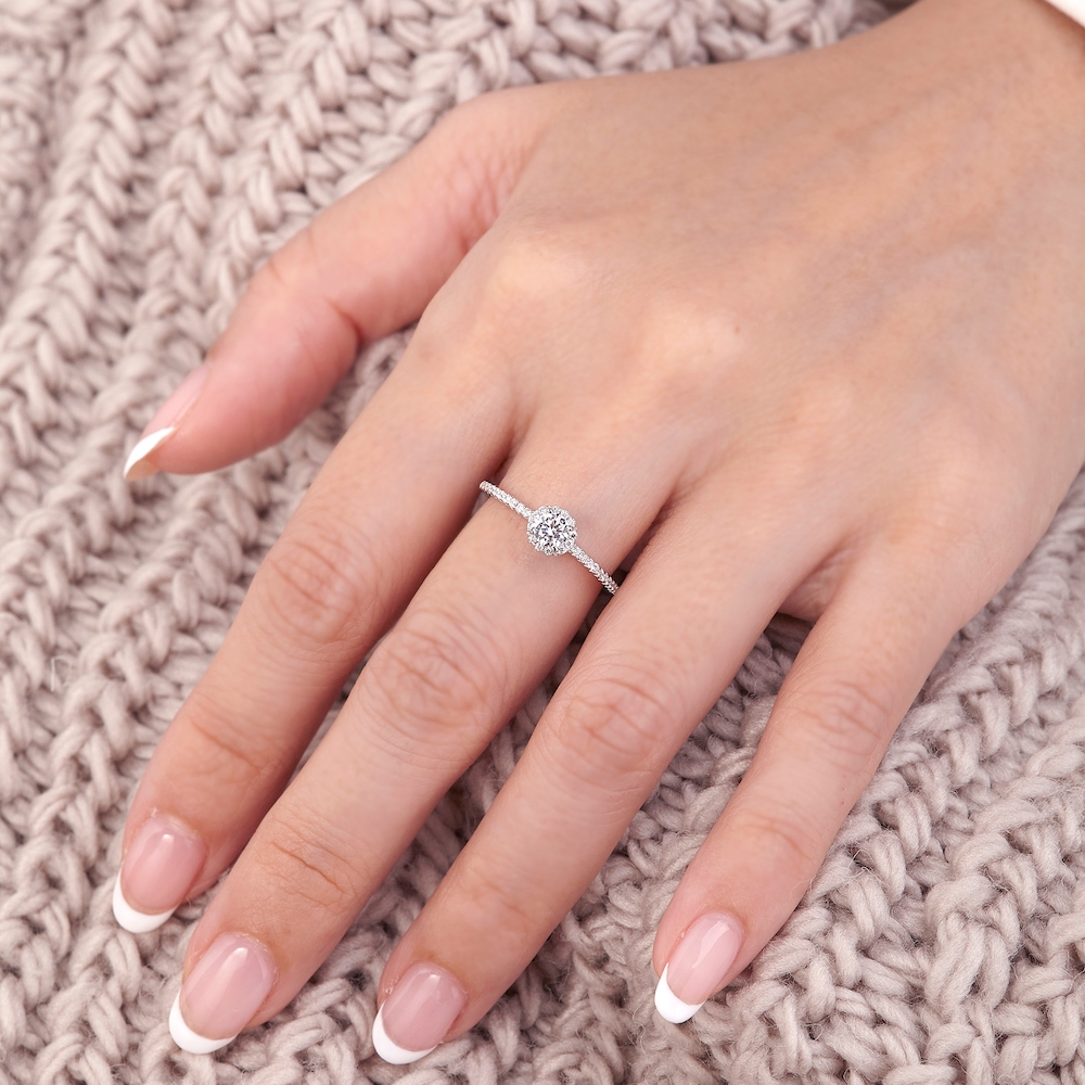 [ลดเพิ่ม 30% โค้ด BEAUMOIS]  แหวนเพชรโมอีส เงินแท้ 92.5% Moissanite Diamond D-IF 23 ตัง เคลือบทองคำขาว รุ่น RS2082-IS