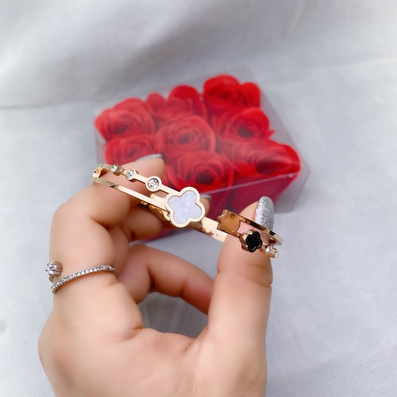 สร้อยข้อมือ เหล็กไทเทเนียม 18K สีโรสโกลด์ แฟชั่นสําหรับผู้หญิง