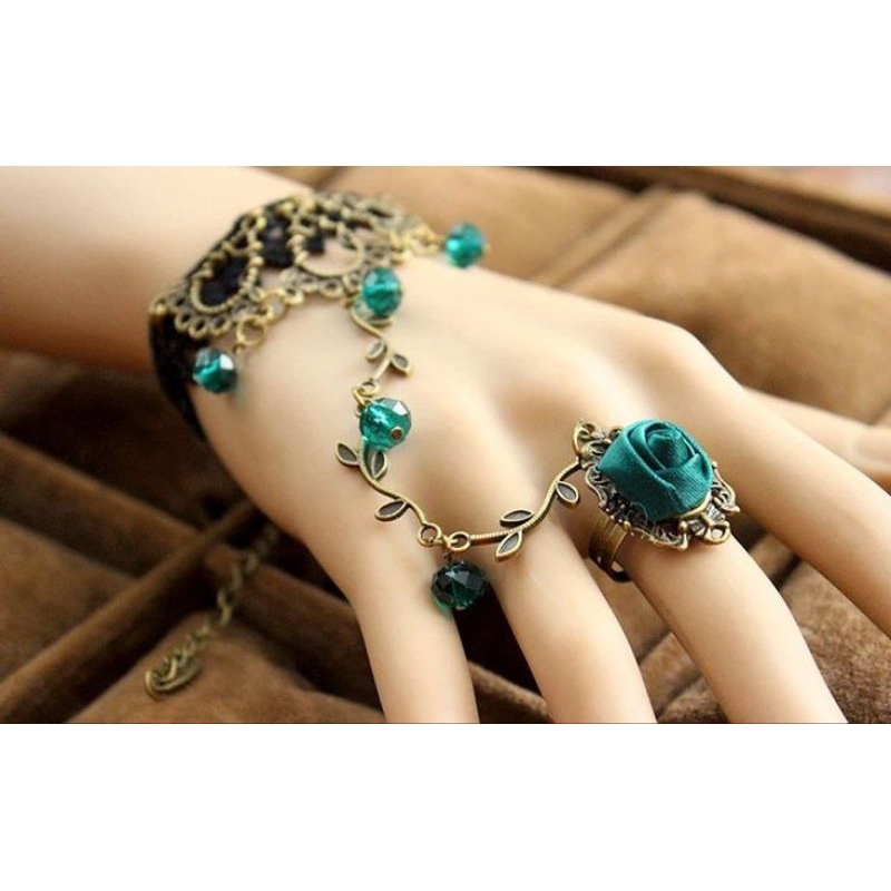 สร้อยข้อมือดอกกุหลาบหลากสีสไตล์โกธิค เสน่ห์ที่เป็นตัวของตัวเอง
