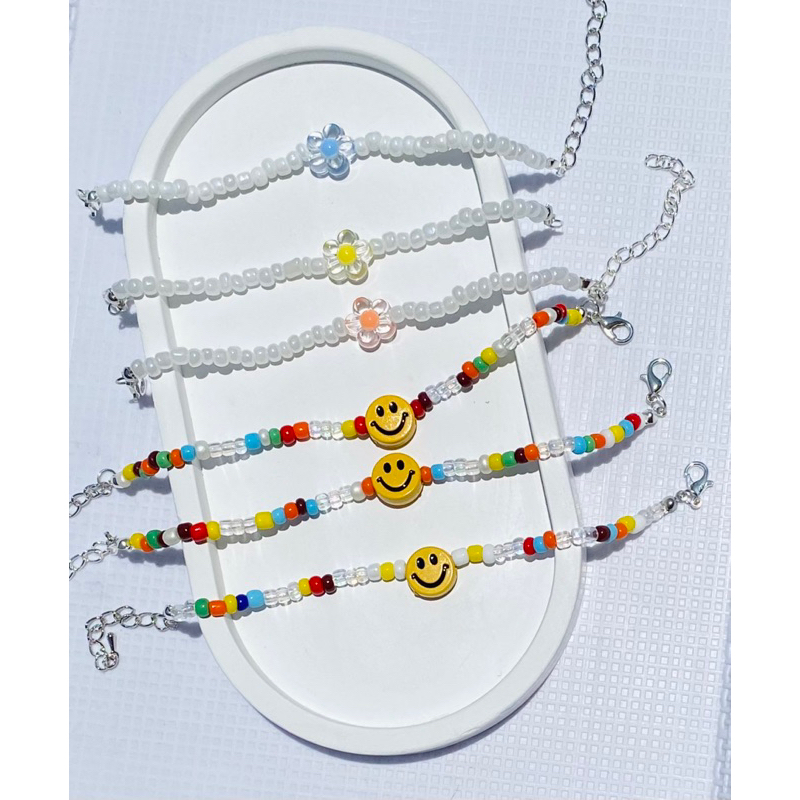 สร้อยข้อมือลูกปัด น้องยิ้ม smile  น่ารักสดใส