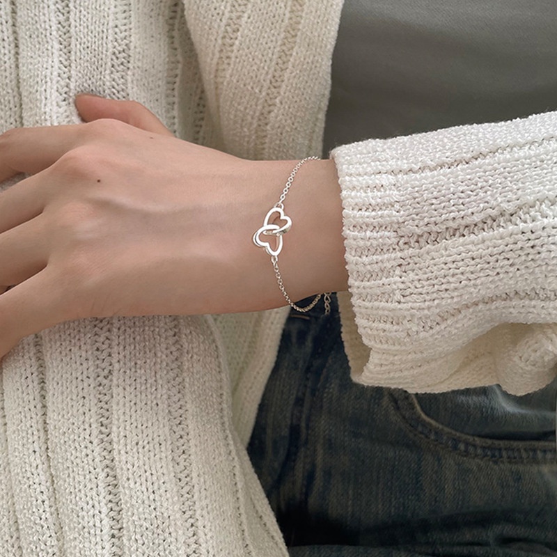 สร้อยข้อมือหัวใจ 2 ดวงคล้องกัน กำไลข้อมือ  เครื่องประดับสำหรับผู้หญิง สไตล์เกาหล B41
