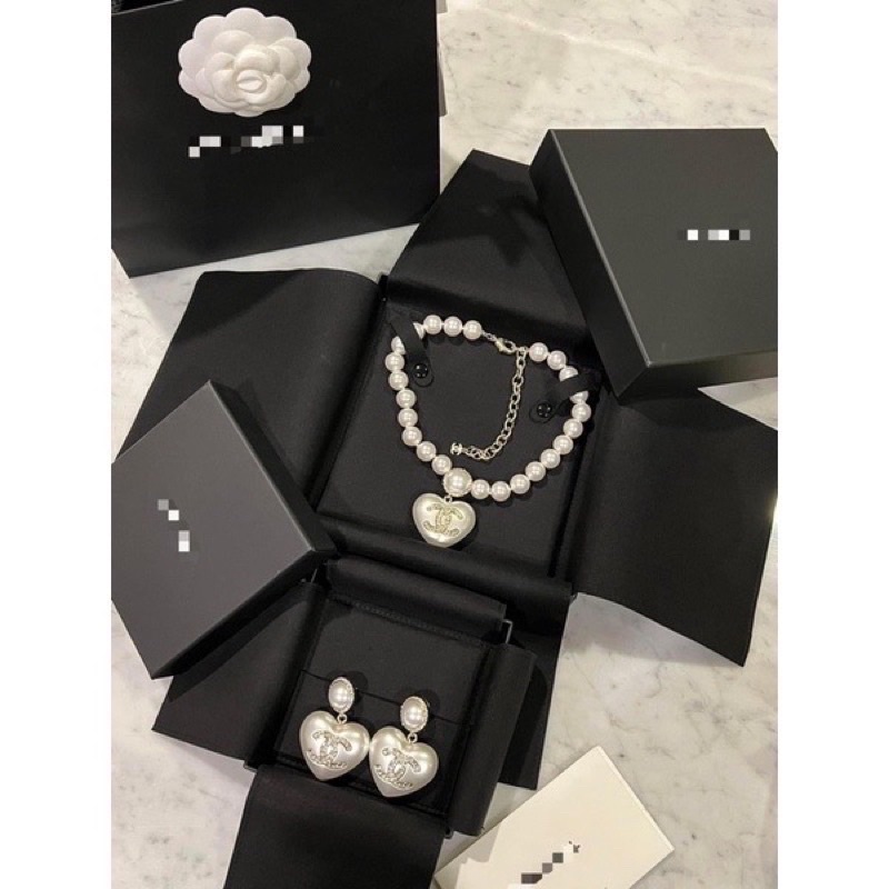 สร้อยคอ ต่างหู ᴄʜᴀɴᴇʟ ไข่มุกงานแพง คุณภาพดีเกินราคาค่ะ(สินค้าพร้อมส่ง)