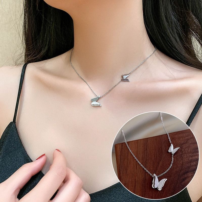 สร้อยคอโชคเกอร์ สเตนเลส ไทเทเนียม จี้ผีเสื้อ สีโรสโกลด์ เรียบง่าย สําหรับผู้หญิง