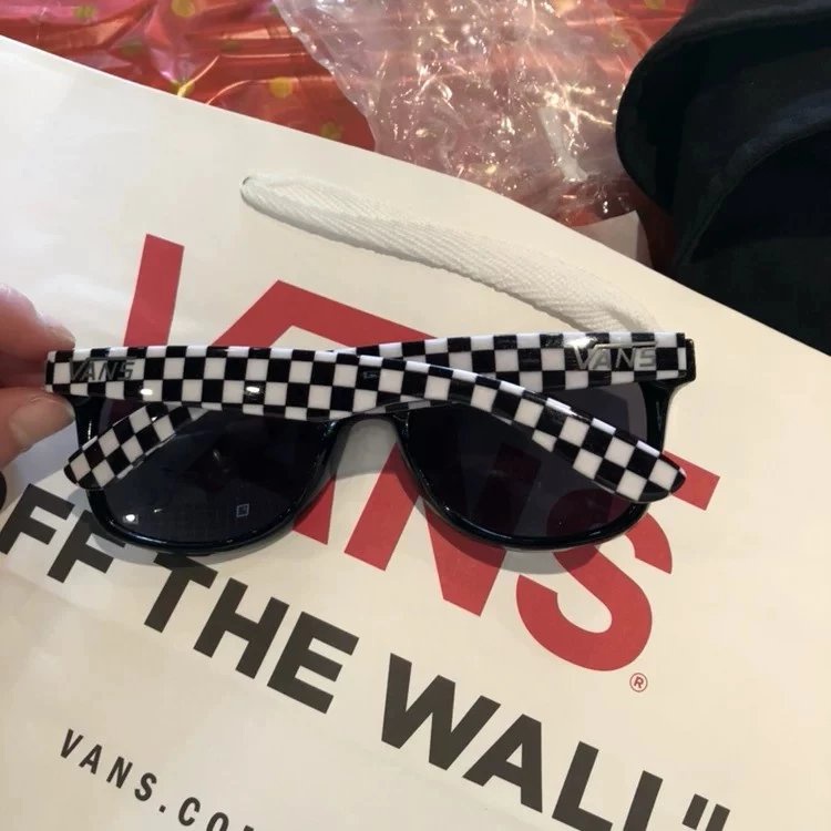 สินค้าอินเทรนด์!Vans ของแท้ แว่นกันแดด วัดตรวจสอบได้ สีดํา สีขาว สําหรับคู่รัก สเก็ตบอร์ด