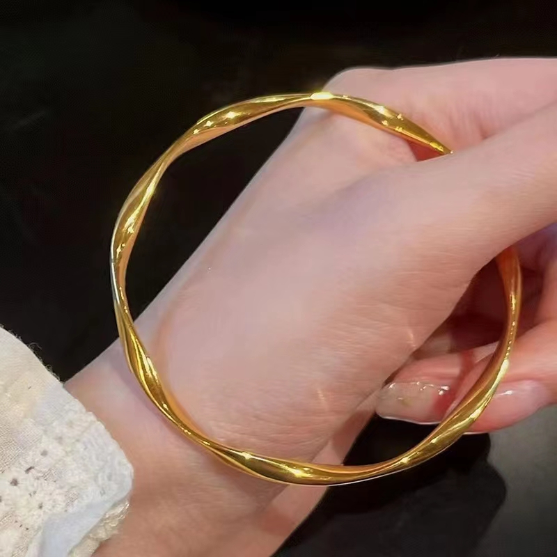 สีทอง  หญิง Bracelet  กําไลข้อมือ นําโชค ความรัก เงิน จัดส่งจากประเทศไทย