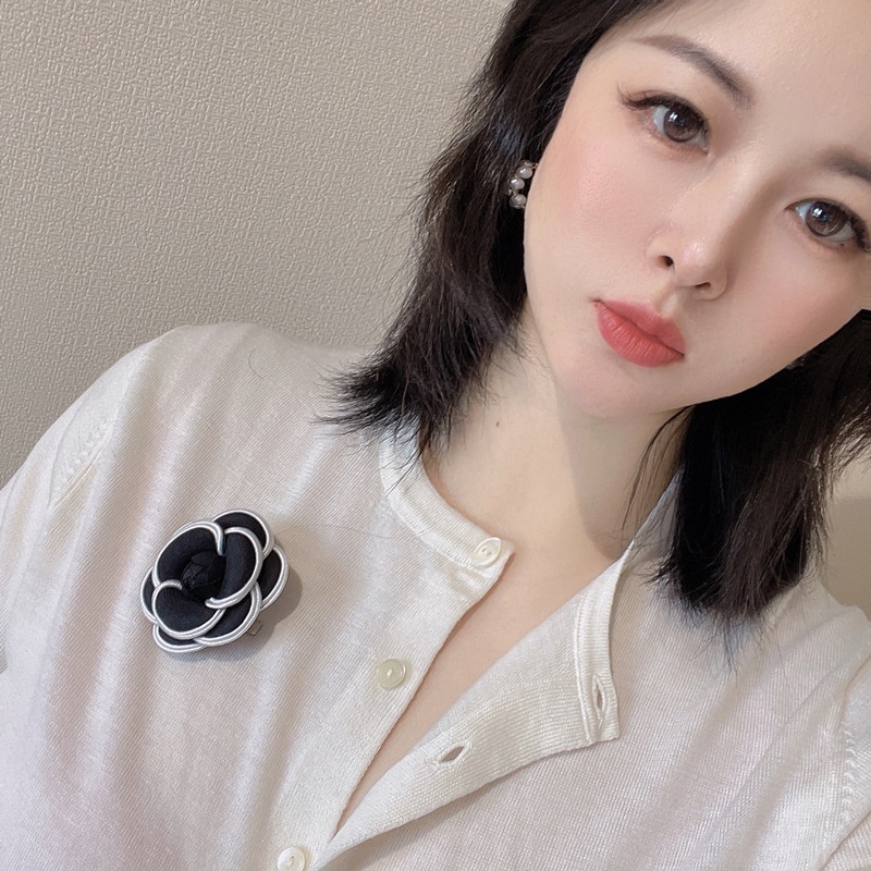 เข็มกลัด รูปดอกคามิเลีย หรูหรา คลาสสิก เครื่องประดับ สําหรับผู้หญิง งานแต่งงาน