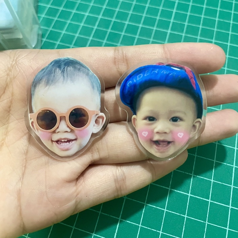 เข็มกลัดสั่งทำ เคลือบเรซิ่น ไดคัทหน้าคน สัตว์เลี้ยง