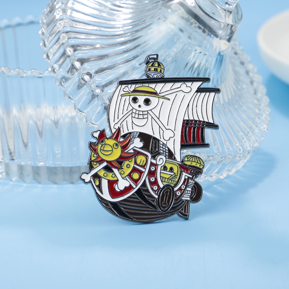 เครื่องประดับ เข็มกลัด ลายการ์ตูนอนิเมะ One Piece Luffy Lapel Pins Thousand Sunny Ship สําหรับเพื่อน