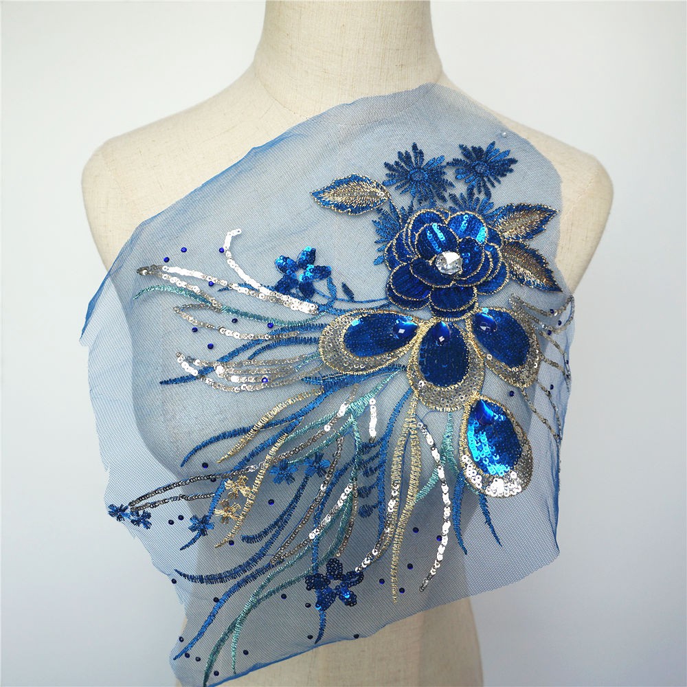 เย็บปักถักร้อยเลื่อมขนนกยูง Applique Rhinestone ดอกไม้ปกแพทช์ชุดแต่งงานงานฝีมือ DIY