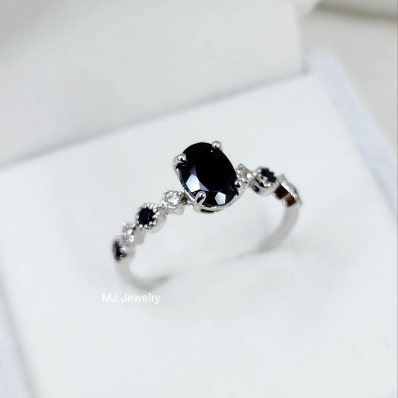 แหวนพลอยนิลดำ ขนาด 7×5 มิล พลอยแท้ 100% แหวนเงินแท้ 925 จิวเวลรี่จากจันทบุรี