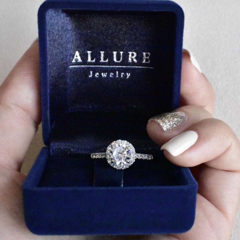 แหวนเงินแท้ 925 ฝังเพชร CZ Swiss diamond   พลอยล้อมบ่าข้าง Allure Jewelry [ Loma ] #AUR060