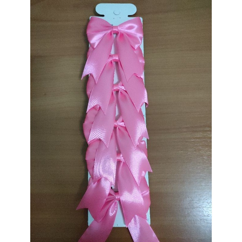 โบว์ติดผมนักเรียน สีชมพู  ขนาด1นิ้ว( 1แผงมี6ตัว)งานผ้าซาติน