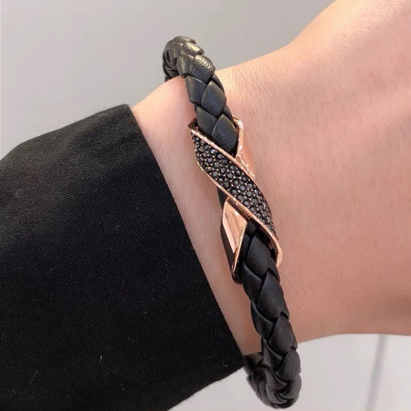 ✨พร้อมส่ง✨Swarovski สร้อยข้อมือเชือกหนังถัก สีดํา หรูหรา ของขวัญวันเกิด สําหรับคู่รัก