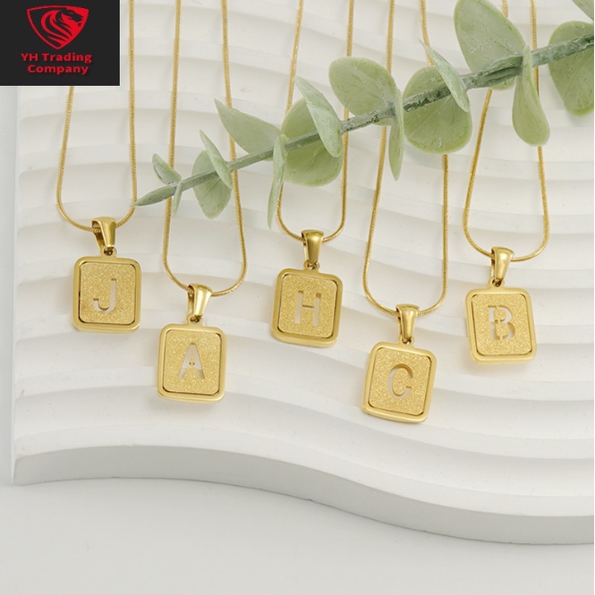 ⭐Y.H⭐ ทรายสีทอง 18K กลวง ประดับจี้รูปตัวอักษร สีทอง สําหรับผู้หญิง สร้อยคอ สเตนเลส