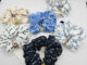 ผ้ารัดผม ลิซ่า CL SCRUNCHY RAYURE BRACELET  รัดแขนแบบลิซ่า เก๋ไปอีกแบบ ผ้าสกรีนลายโลโก้ ผ้าเนื้อนุ่ม ไหมอย่างดี