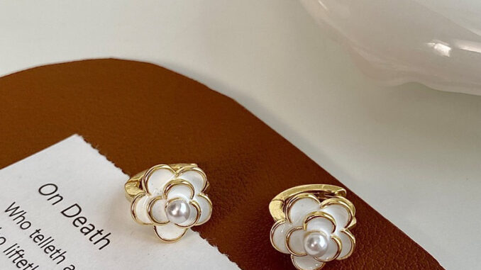 camellia hoop - morning.earrings