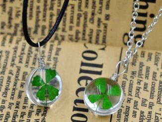 สร้อยจี้ลูกแก้ว​ ใบโคลเวอร์ Glass Clover Decor Pendent Necklace