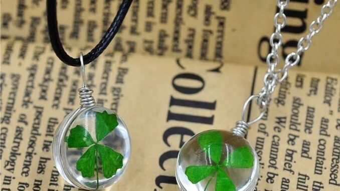 สร้อยจี้ลูกแก้ว​ ใบโคลเวอร์ Glass Clover Decor Pendent Necklace