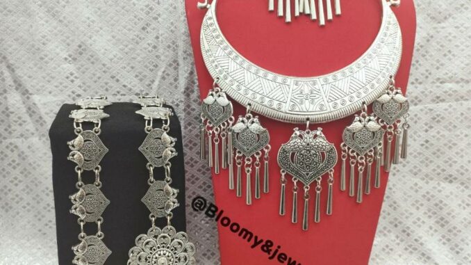 เครื่องประดับตกแต่งชุดต่างๆ แบบเซ็ต (สร้อย+ต่างหู+เข็มขัด) สีรมดำ สินค้าพร้อมจัดส่งจากประเทศไทย เครื่องประดับตกแต่งชุดต่างๆ แบบเซ็ต (สร้อย+ต่างหู+เข็มขัด) สีรมดำ สินค้าพร้อมจัดส่งจากประเทศไทย
