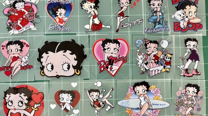 ตัวรีดการ์ตูน Betty Boop ผู้หญิงผมดำเช็กชี่  สติกเกอร์รีดติดเสื้อ