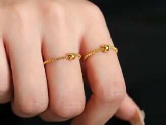 แหวนโซ่ ประดับลูกปัดนําโชค สีทอง 18K ไม่จางหาย แฟชั่นเรียบง่าย สําหรับผู้หญิง