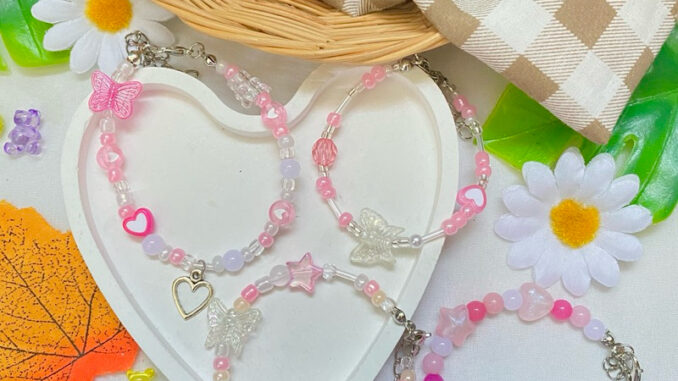 พร้อมส่ง   กำไลลูกปัด สร้อยข้อมือลูกปัดโทนสีชมพู