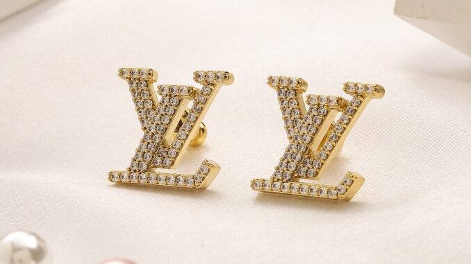LOUIS VUITTON ต่างหูสตั๊ด เหล็กไทเทเนียม รูปโลโก้ตัวอักษร LV เครื่องประดับแฟชั่น สําหรับผู้หญิง