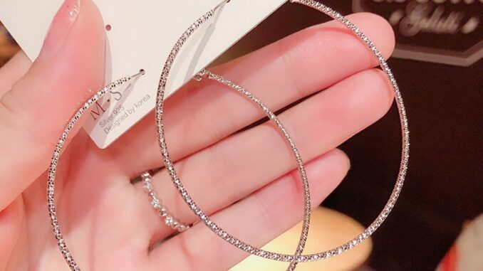 ต่างหูเข็มเงิน S925 ประดับเพทาย พลอยเทียม ห่วงใหญ่ สีทอง เรียบง่าย เครื่องประดับแฟชั่น สําหรับผู้หญิง