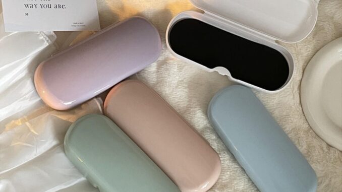 กล่องเก็บแว่นตากันแดด สายตาสั้น แบบพกพา สีครีม สําหรับผู้หญิง
