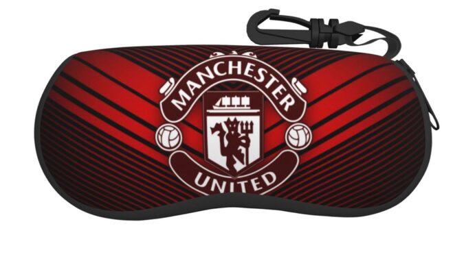 กล่องใส่แว่นตากันแดด แบบนิ่ม แต่งซิป น้ําหนักเบาพิเศษ แบบพกพา ลาย Manchester United