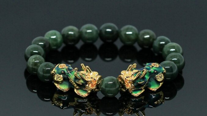 หินหยกพม่าแท้ 100% โทนเข้ม Jade ขนาด 10 มิล ปี่เซียะเปลี่ยนสีคู่ สีทอง เจ้าแห่งหินมีค่า เสริมความมั่งคั่งร่ำรวย หยกเขียว
