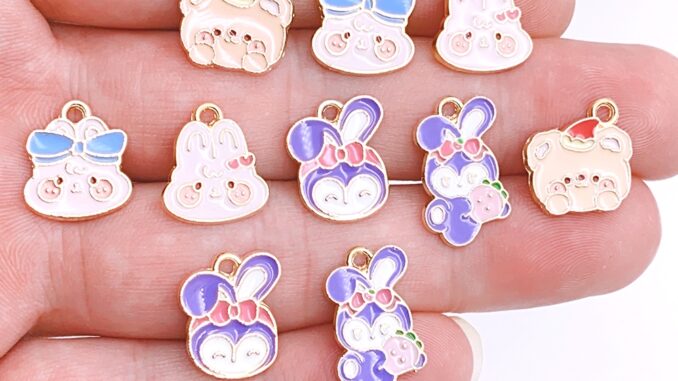จี้สร้อยคอ สร้อยข้อมือ โลหะผสม รูปการ์ตูนหมี กระต่าย น่ารัก หลากสีสัน DIY 10 ชิ้น