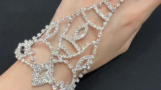 Fashion Jewele สายรัดข้อมือ และแหวน ประดับคริสตัล พลอยเทียม สําหรับเจ้าสาว งานแต่งงาน